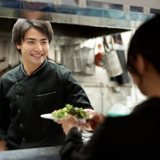 What Do Your Restaurant's Uniforms and Linens Say About Your Business?
